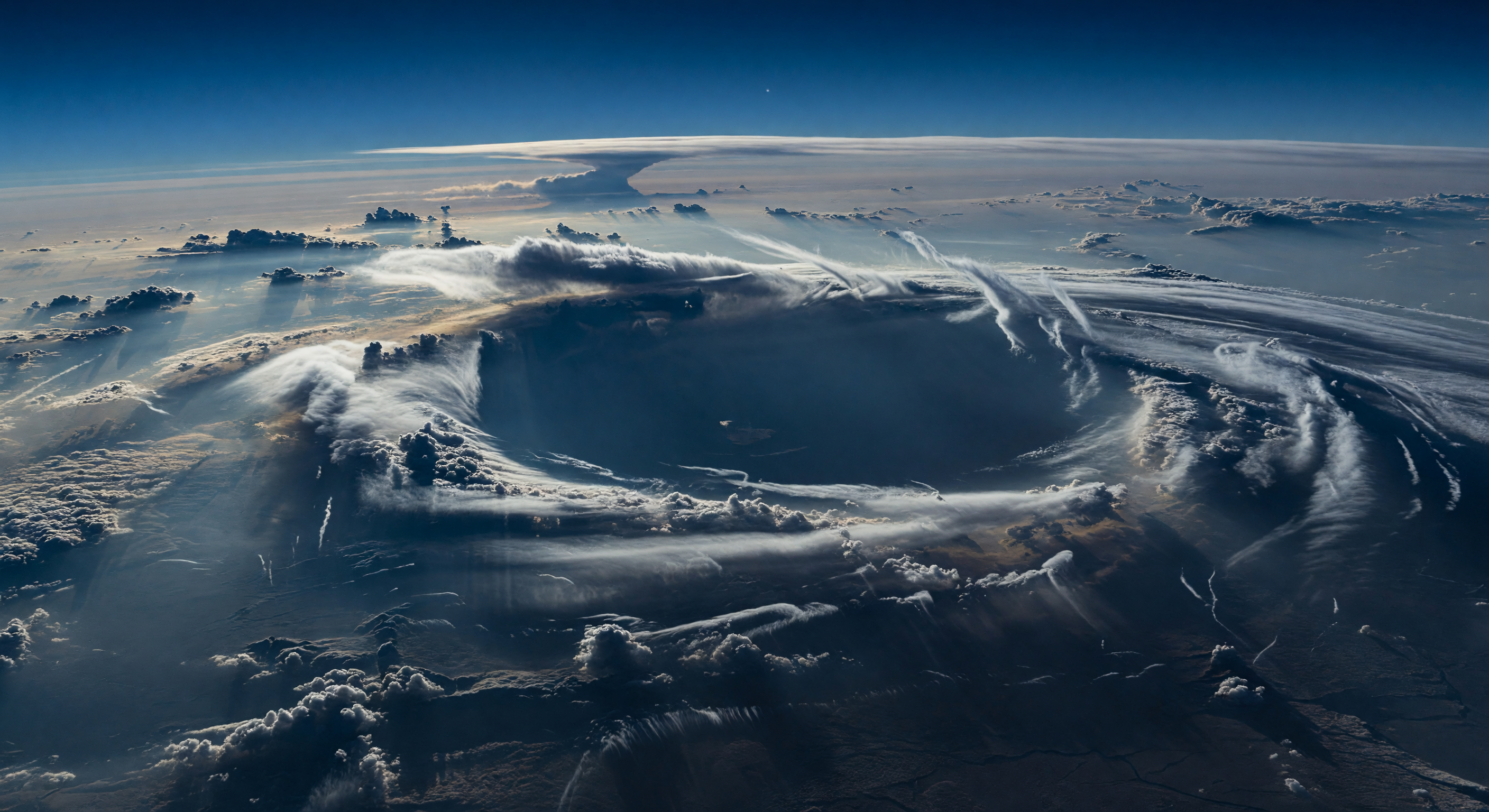 Vortice oscuro incoronato